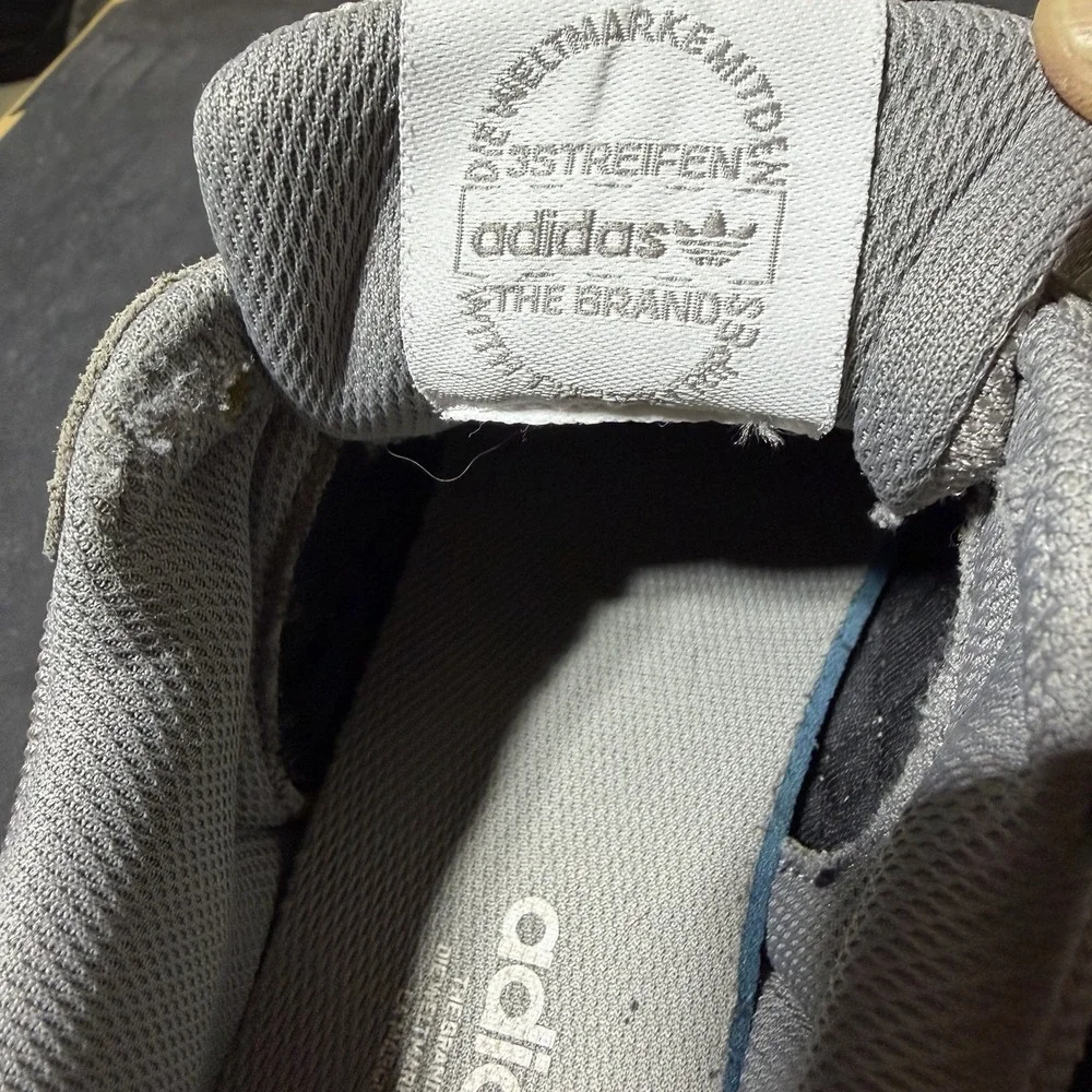 Adidas Originals ZX 700 Mens 10.5 Gray White Suede Mesh Retro Sneakers BB1213